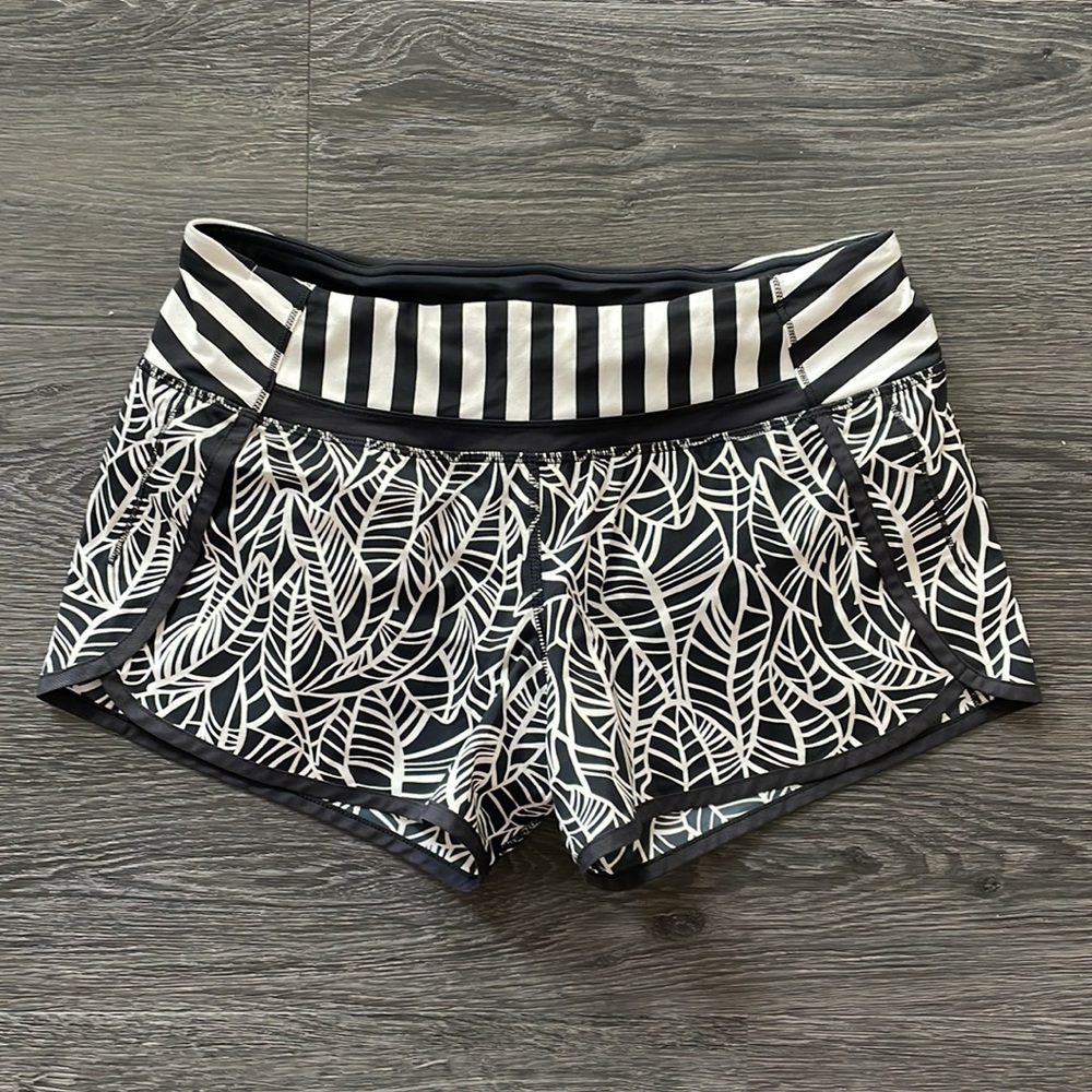 Sz6 Lululemon Run Times Short Pretty Palm Black Angel wing/Apex Stripe EUC
